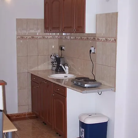 Akacia - Free Inside Parking, 2 Bedrooms, Garden, Next To Centre