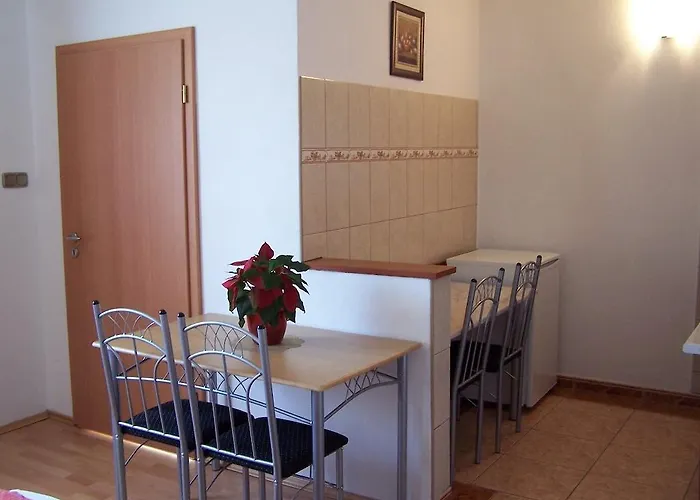 Akacia - Free Inside Parking, 2 Bedrooms, Garden, Next To Centre Апартаменты Будапешт