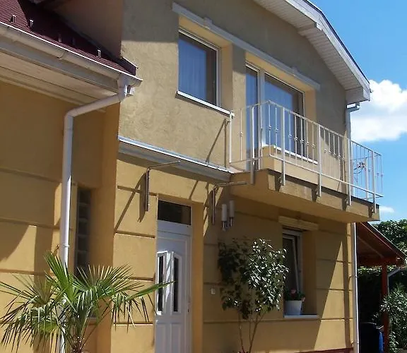 Akacia - Free Inside Parking, 2 Bedrooms, Garden, Next To Centre *