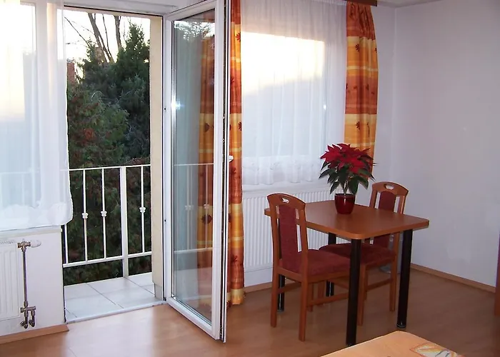 Apartament Akacia - Free Inside Parking, 2 Bedrooms, Garden, Next To Centre *