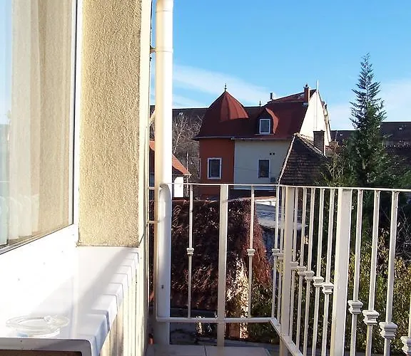 Апартаменты Akacia - Free Inside Parking, 2 Bedrooms, Garden, Next To Centre *