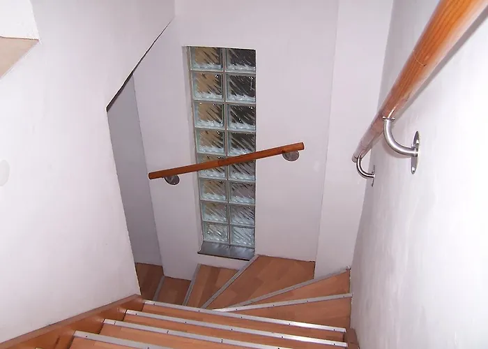 公寓 Akacia - Free Inside Parking, 2 Bedrooms, Garden, Next To Centre