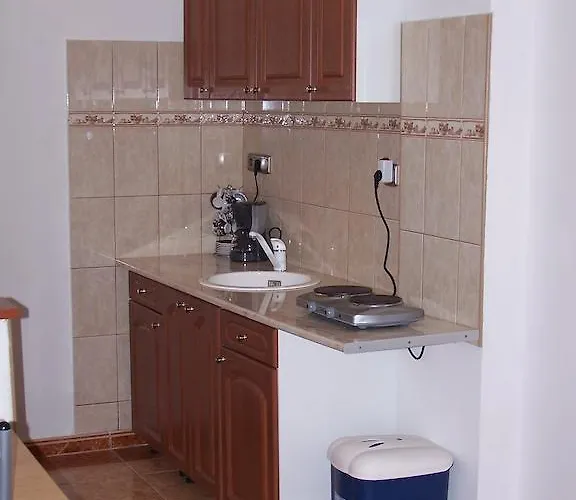 Akacia - Free Inside Parking, 2 Bedrooms, Garden, Next To Centre