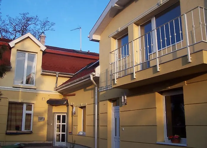 Akacia - Free Inside Parking, 2 Bedrooms, Garden, Next To Centre