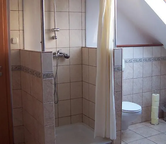Apartament Akacia - Free Inside Parking, 2 Bedrooms, Garden, Next To Centre