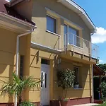 Akacia - Free Inside Parking, 2 Bedrooms, Garden, Next To Centre *