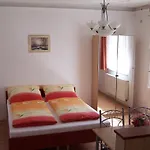 Apartment Akacia - Free Inside Parking, 2 Bedrooms, Garden, Next To Centre
