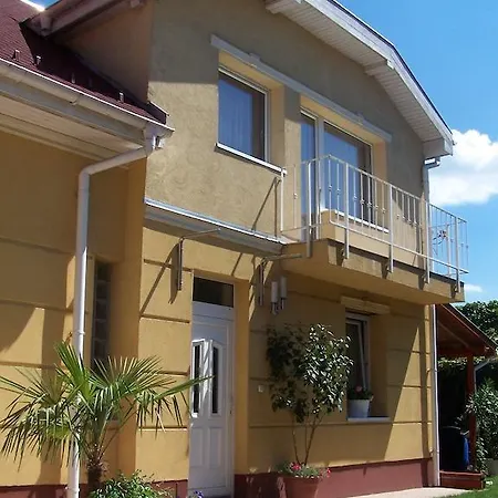 Akacia - Free Inside Parking, 2 Bedrooms, Garden, Next To Centre *