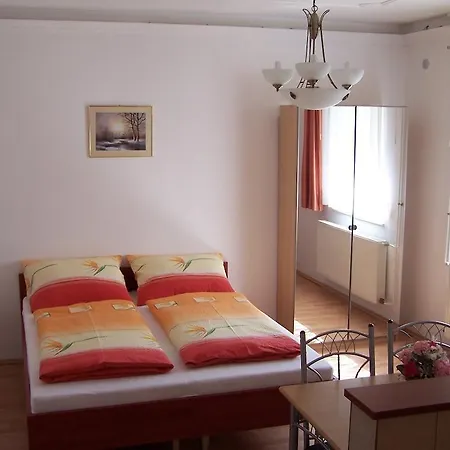 Apartment Akacia - Free Inside Parking, 2 Bedrooms, Garden, Next To Centre