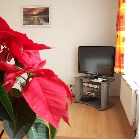 Akacia - Free Inside Parking, 2 Bedrooms, Garden, Next To Centre