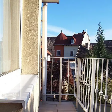 Apartment Akacia - Free Inside Parking, 2 Bedrooms, Garden, Next To Centre *