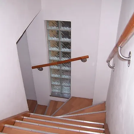 Apartment Akacia - Free Inside Parking, 2 Bedrooms, Garden, Next To Centre