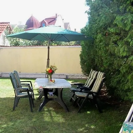 Akacia - Free Inside Parking, 2 Bedrooms, Garden, Next To Centre Budapest