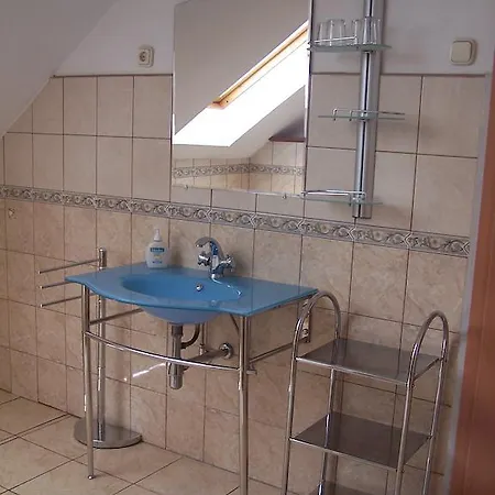 Apartment Akacia - Free Inside Parking, 2 Bedrooms, Garden, Next To Centre *