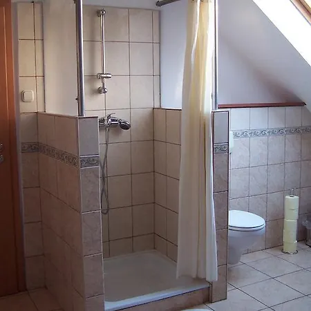 Apartment Akacia - Free Inside Parking, 2 Bedrooms, Garden, Next To Centre